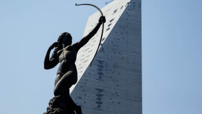 La réplica de la Diana Cazadora, en Reforma. Foto: @omarfayad