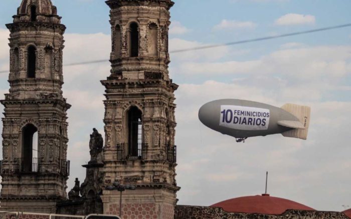 Denuncian violencia de género en un zeppelin.