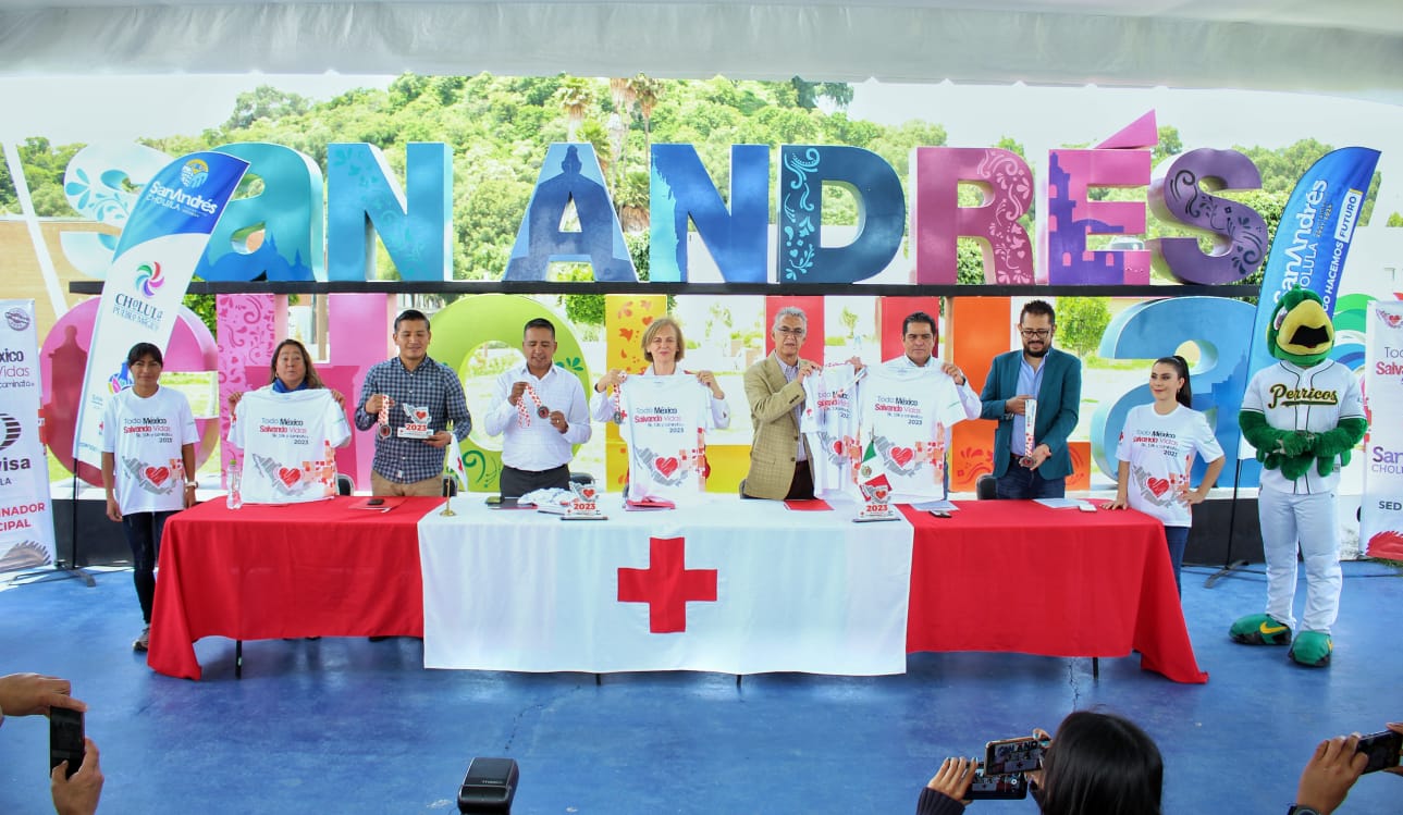 Presentan  playera y medalla de la Cuarta Carrera Todo México Salvando Vidas 2023 de Cruz Roja